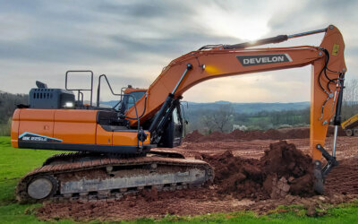 Nieuwe Devlon DX 225 versterkt materieelvloot van A. Kwakernaak
