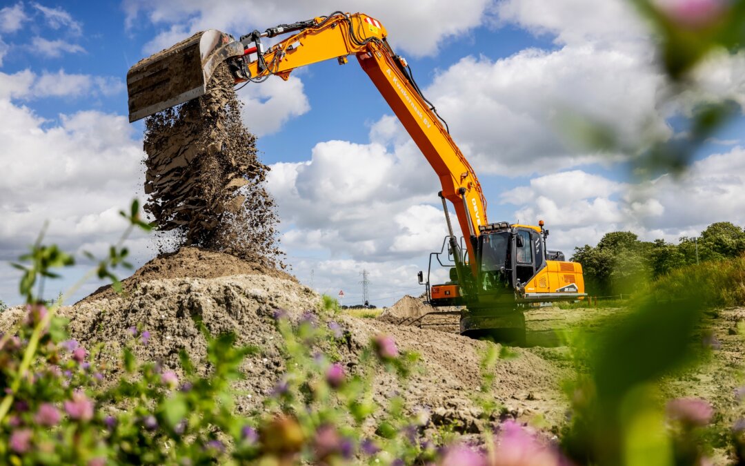 Nieuwe volledig elektrische graafmachine voor A. Kwakernaak